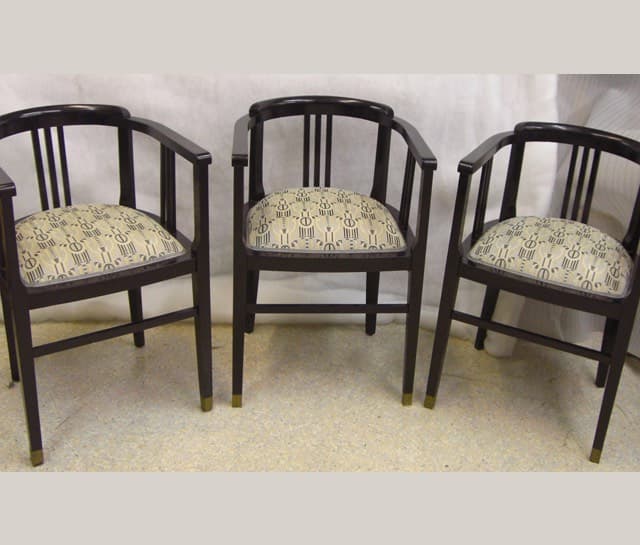 Freigelegtes Holzgestell eines Fauteuils